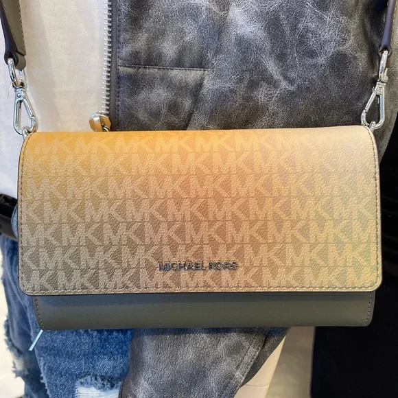 MICHAEL KORS Jet Set Large Ombré Signature Logo Crossbody Bag
Olive Multi 
NWT - Picture 7 of 16